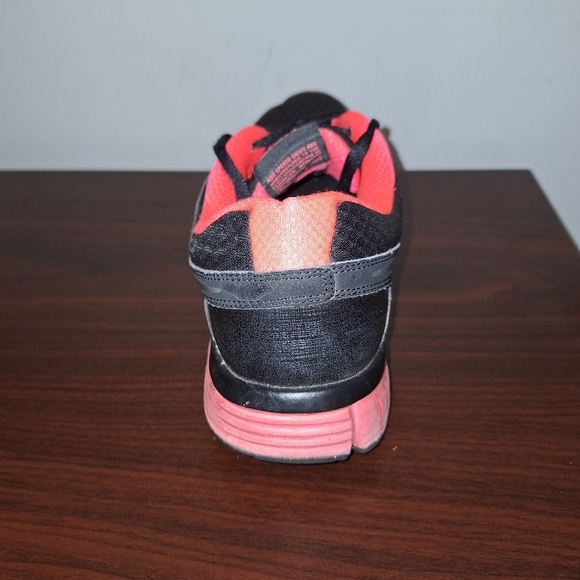 Nike Dual Fusion ST2 athletic shoes in a womens 11. Pre-loved and in great shape - Picture 6 of 13